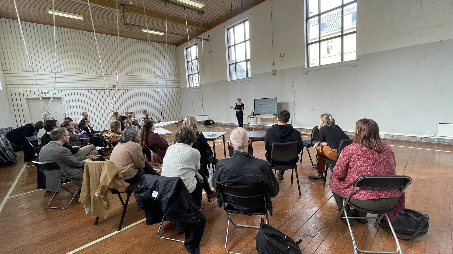 Creative climate justice workshop, facilitated by Klimakultur and Farah Ahmed from Julie's Bicycle at the launch of the guide with Rosendal Teater.