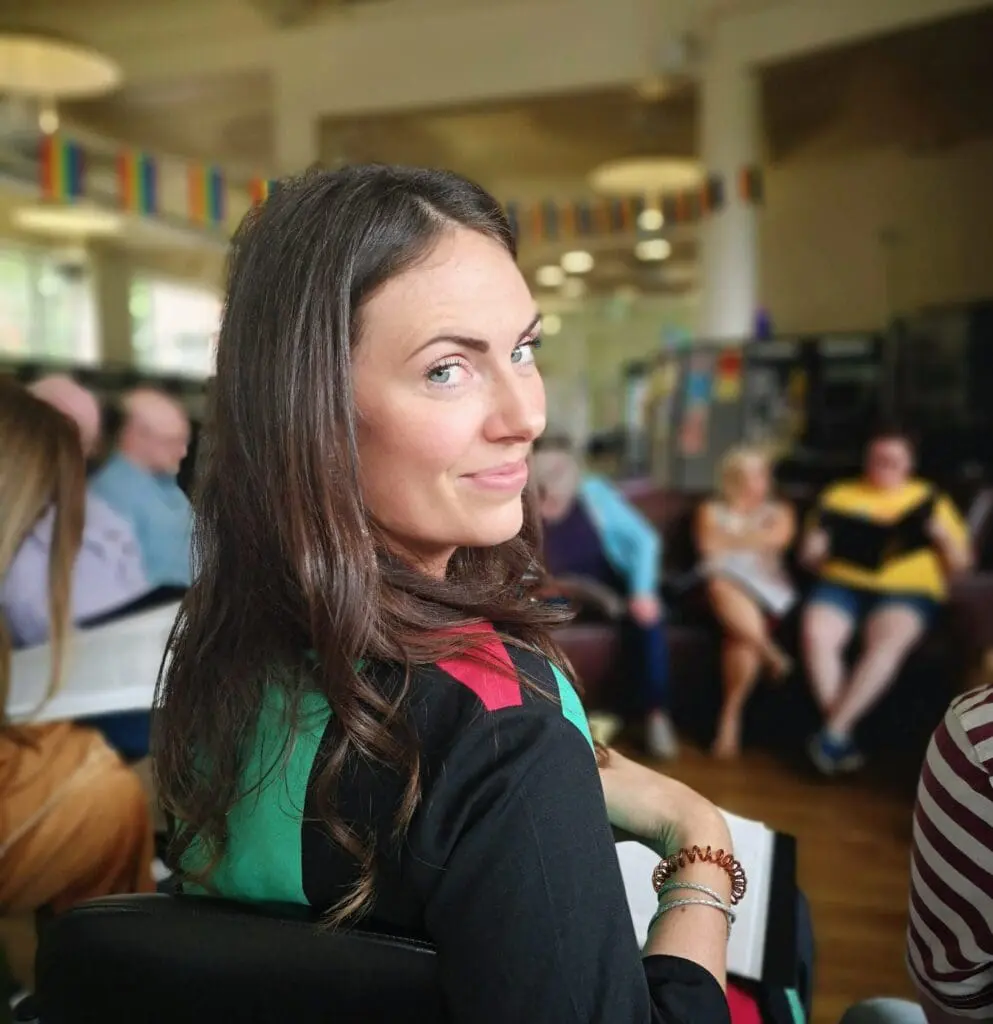 Hannah Graham headshot looking over shoulder and smiling