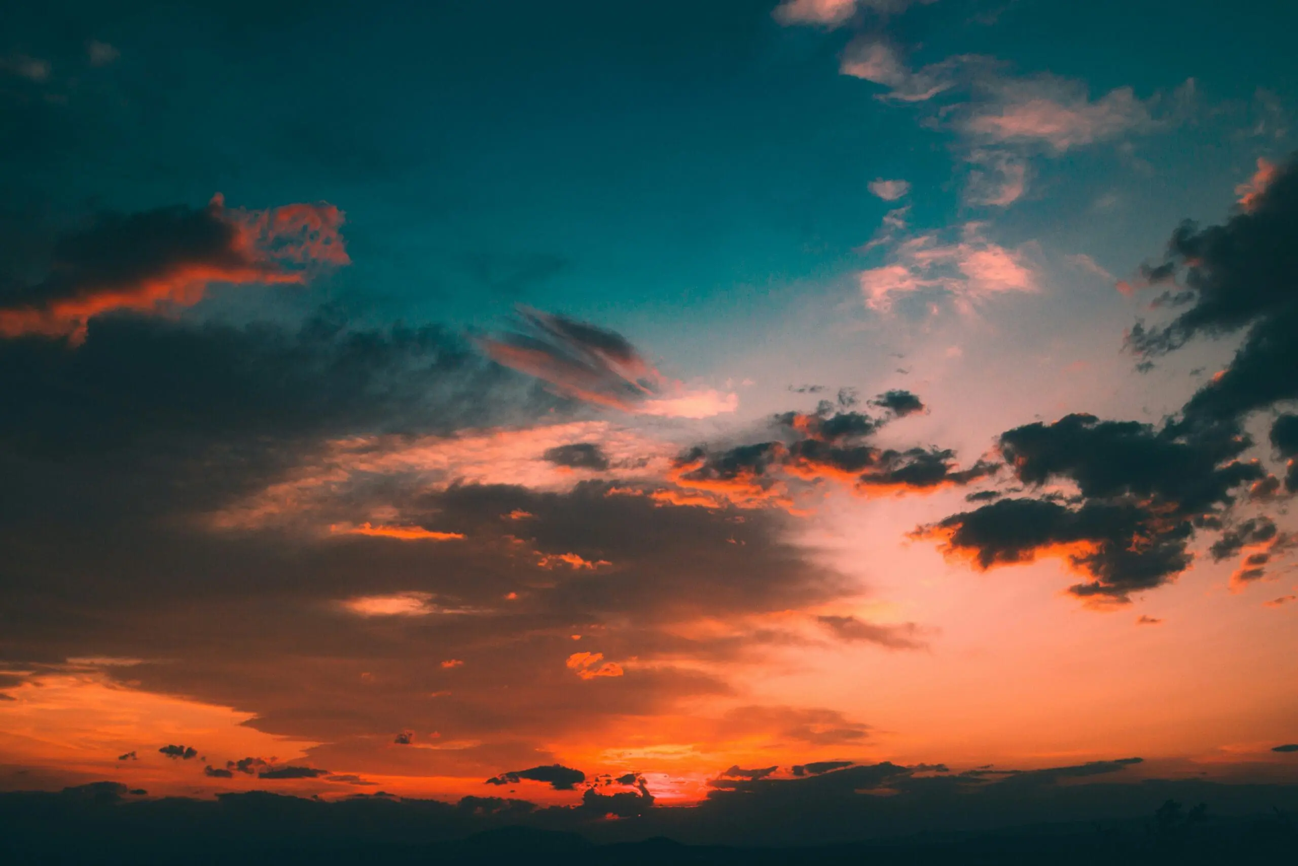 landscape of a sky in dawn/dusk time