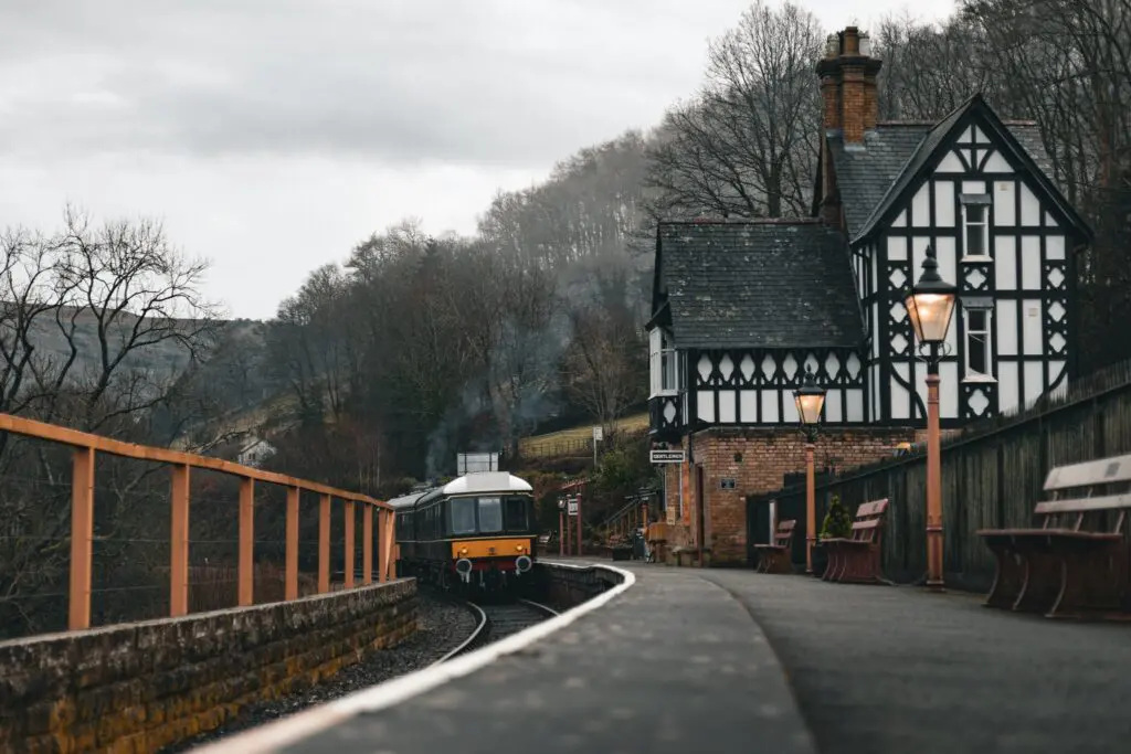 Heritage-DMU-arriving-at-Berwyn-in-February-2026-Oliver-Lang